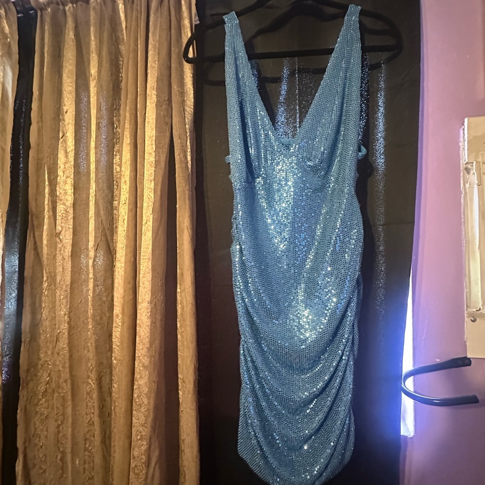 Urban Outfitters Sexy low cut open back Blue Sequin Dress - Picture 7 of 11